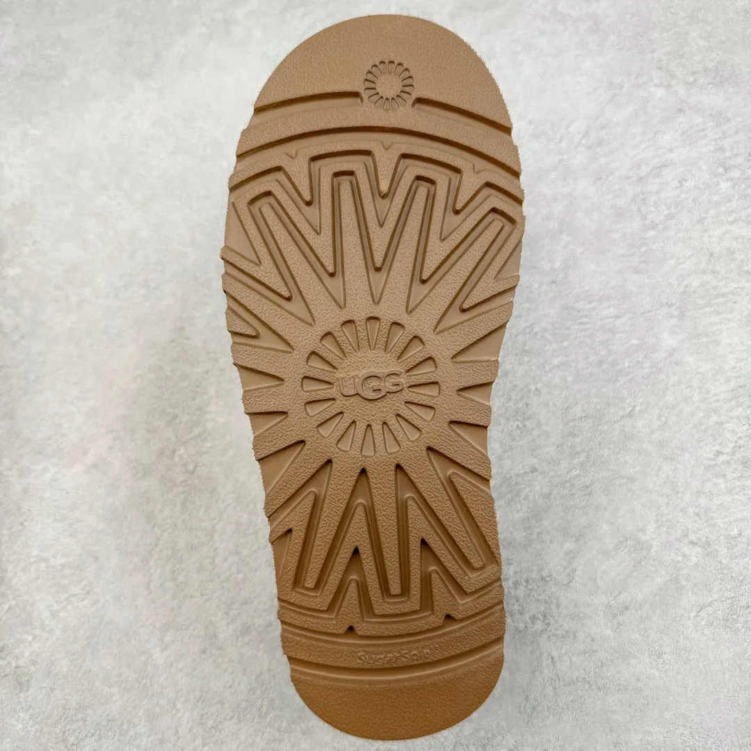 Pick up locally💰520 UGG ethnic style 2553 classic autumn and winter sheep fur all-in-one snow boots. All shoes are made from the same factory as ZP. Longfeng A-grade Australian imported sheep fur all-in-one ethnic style. Brand OEM production line. Fully follow the ZP process. OEM original pattern maker. Adhering to the principle of no original shoes and no development selection. Pay attention to every detail. The most authentic version on the market. TREADLITE "Light Wing" technology outsole. Lightweight/durable/flexible/pile size: 35 36 37 38 39 40 41 42 Coding: by2936060